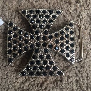 Cross belt buckle